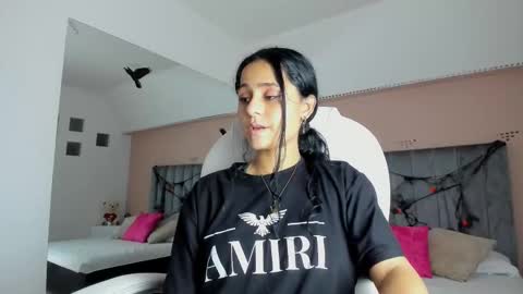 GISELLE ROLDAN online show from 11, 10, 2025