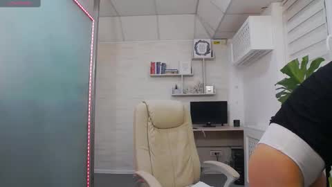       online show from 2, 3, 2025