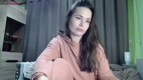 Snapshot of glassi chatting on 5, 11, 2025 glassi online show from 5, 11, 2025