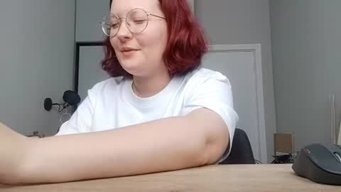 Snapshot of glendarobinson chatting on 4, 7, 2026 Elly online show from 4, 7, 2026