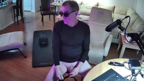 Snapshot of glennbootycam chatting on 20, 2, 2025 glennbitch online show from 20, 2, 2025