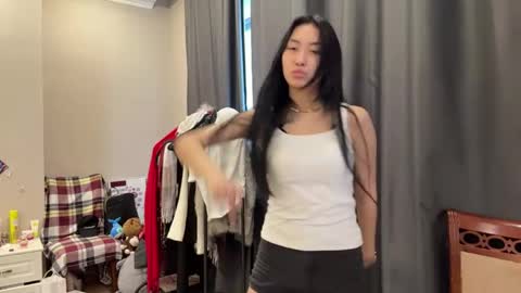 Mia online show from 4, 4, 2026