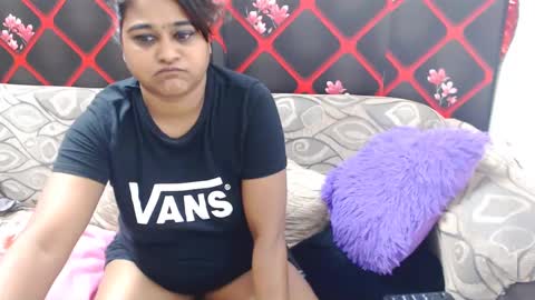 glitter candy online show from 5, 3, 2025