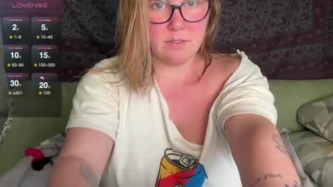 Snapshot of glitterkitty_108 chatting on 9, 1, 2026 GlitterKitty 108 online show from 9, 1, 2026
