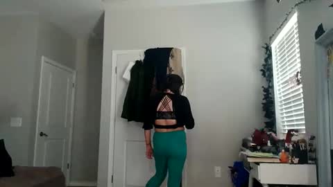 Snapshot of glizzy8944 chatting on 17, 11, 2025 GizzyNation online show from 17, 11, 2025