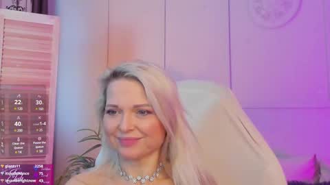 Snapshot of gloria_lovely chatting on 4, 2, 2025 Gloria online show from 4, 2, 2025