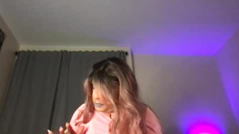 Snapshot of glow92 chatting on 2, 11, 2025 Glow Goddess online show from 2, 11, 2025