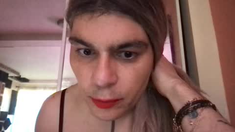 Snapshot of glow92 chatting on 16, 12, 2025 Glow Goddess online show from 16, 12, 2025