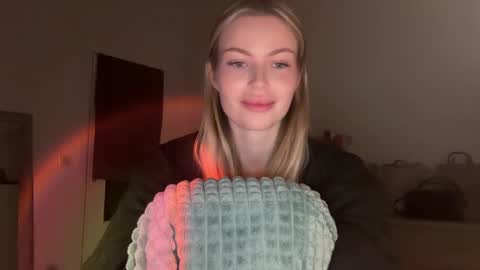 glow_angel online show from 27, 1, 2025