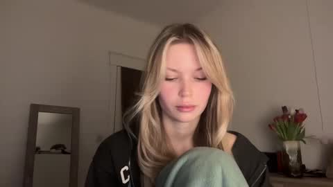 glow_angel online show from 31, 1, 2025