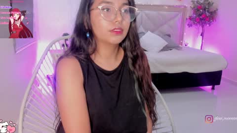 Moon Nicoll  online show from 7, 1, 2025