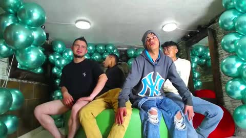 THOMAS AND DAMIAND online show from 25, 1, 2025