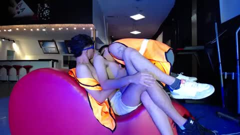 THOMAS AND DAMIAND online show from 28, 1, 2025