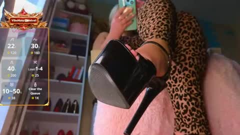 Snapshot of goddess_isabella11 chatting on 6, 8, 2026 Mrs. Isabella online show from 6, 8, 2026