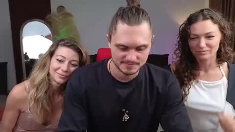   330 UTC2 girls   online show from 4, 12, 2024