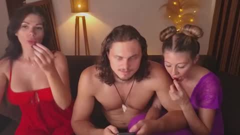   330 UTC2 girls   online show from 12, 3, 2025