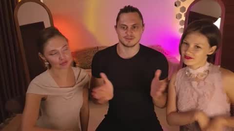   330 UTC2 girls   online show from 27, 9, 2025