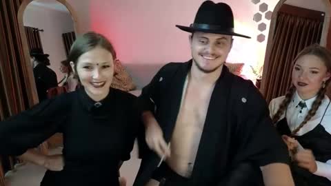   330 UTC2 girls   online show from 30, 10, 2025