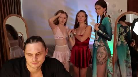   330 UTC2 girls   online show from 7, 3, 2026