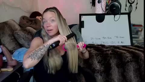 Snapshot of goddess_of_mars chatting on 16, 9, 2025 Patricia Mars Goddess of Mars twitter thegoddessmindy online show from 16, 9, 2025