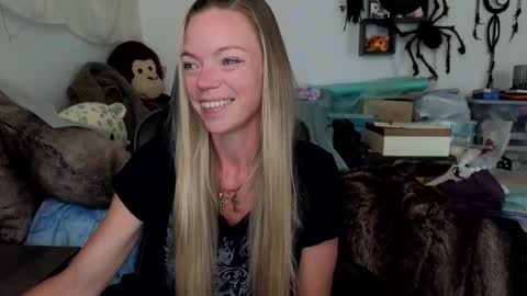 Snapshot of goddess_of_mars chatting on 16, 10, 2025 Patricia Mars Goddess of Mars twitter thegoddessmindy online show from 16, 10, 2025