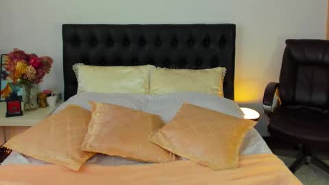 Snapshot of goddess_squirt_ chatting on 11, 10, 2025 Katrin online show from 11, 10, 2025