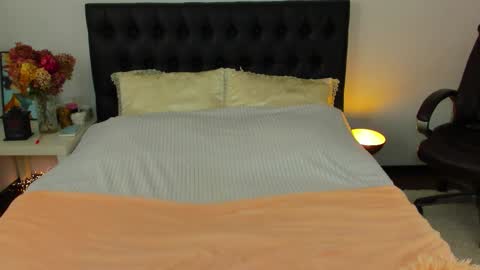 Snapshot of goddess_squirt_ chatting on 14, 10, 2025 Katrin online show from 14, 10, 2025