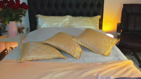 Snapshot of goddess_squirt_ chatting on 19, 10, 2025 Katrin online show from 19, 10, 2025