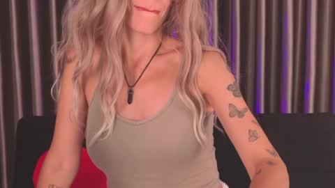 Snapshot of goddess_stars chatting on 13, 4, 2026 Katarina online show from 13, 4, 2026
