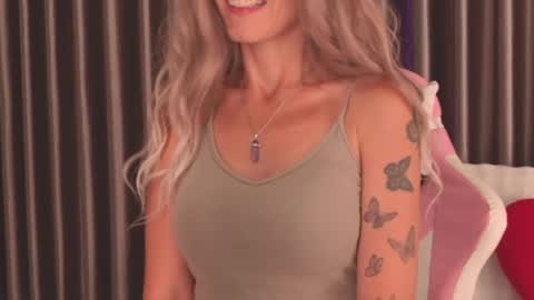 Snapshot of goddess_stars chatting on 15, 4, 2026 Katarina online show from 15, 4, 2026