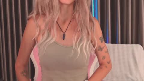 Snapshot of goddess_stars chatting on 17, 4, 2026 Katarina online show from 17, 4, 2026
