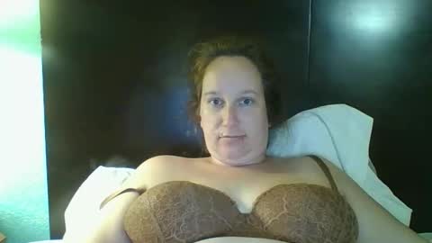 Snapshot of goddessmilfcrysyal chatting on 19, 4, 2026 Crystal online show from 19, 4, 2026