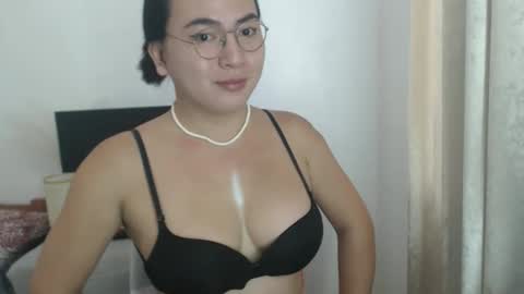 Snapshot of goldbella_ chatting on 3, 12, 2025 bella online show from 3, 12, 2025