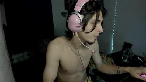 Snapshot of golden_ryan chatting on 20, 5, 2026 Jmmmm online show from 20, 5, 2026