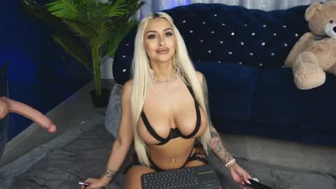 GoldenAmberX online show from 25, 1, 2025