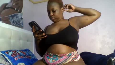 Snapshot of goldencurves_bunny chatting on 20, 7, 2026 Bella online show from 20, 7, 2026