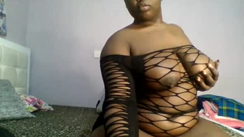 Snapshot of goldencurves_bunny chatting on 31, 7, 2026 Bella online show from 31, 7, 2026