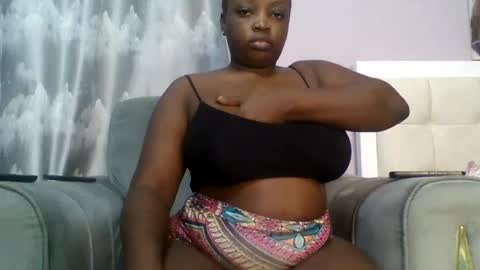 Snapshot of goldencurves_bunny chatting on 3, 8, 2026 Bella online show from 3, 8, 2026