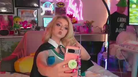 Snapshot of goldengoddessxxx chatting on 6, 8, 2026 Sammy online show from 6, 8, 2026