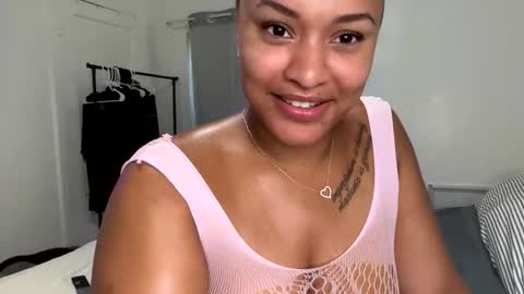 Snapshot of goldenpuss95 chatting on 9, 11, 2025 GoldenPuss online show from 9, 11, 2025