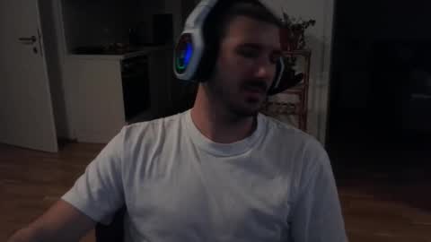 Snapshot of goldnic_10 chatting on 23, 11, 2025 goldnic_10 online show from 23, 11, 2025