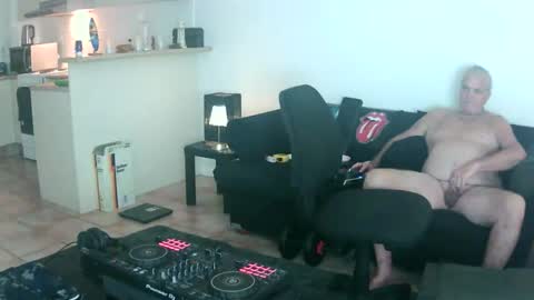 Snapshot of goldyguy011 chatting on 19, 5, 2026 goldyguy011 online show from 19, 5, 2026