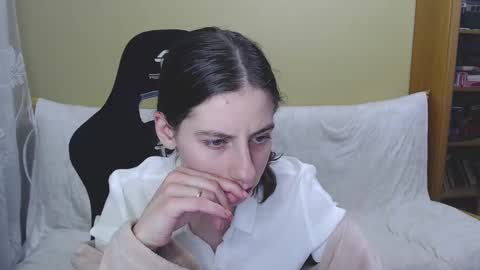 Elizabeth Effie online show from 9, 3, 2025