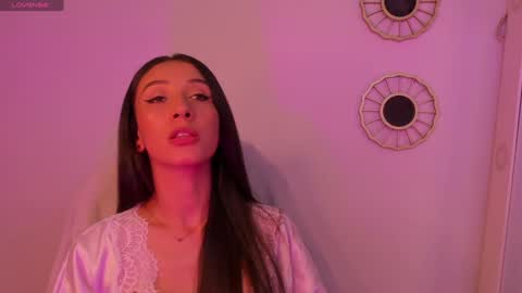 Snapshot of gorgeous_brunette chatting on 28, 12, 2024 Rose online show from 28, 12, 2024