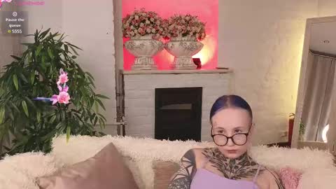 Snapshot of goth_babydoll chatting on 5, 3, 2025 Benny online show from 5, 3, 2025