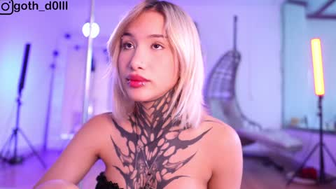 Snapshot of goth_dolll chatting on 25, 1, 2025 sophie Special celebration a the beach 300k followers 3011 and 0112 online show from 25, 1, 2025