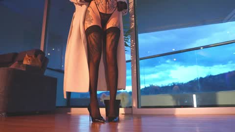 Snapshot of goth_dolll chatting on 8, 3, 2025 sophie Special celebration a the beach 300k followers 3011 and 0112 online show from 8, 3, 2025