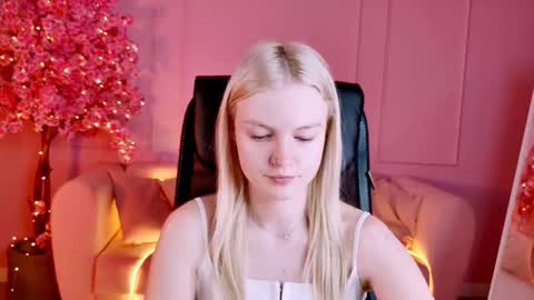 Grace Glamour online show from 3, 11, 2025