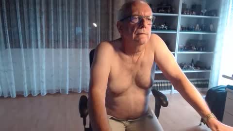 Snapshot of grandpach chatting on 28, 9, 2025 grandpach online show from 28, 9, 2025