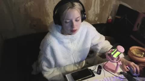 Snapshot of graylovescookies chatting on 19, 12, 2024 graylovescookies online show from 19, 12, 2024